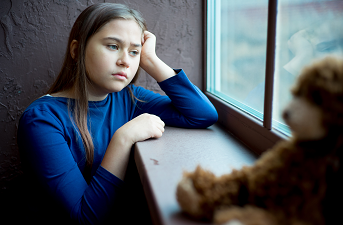 童年情感创伤影响我们成年的4种方式