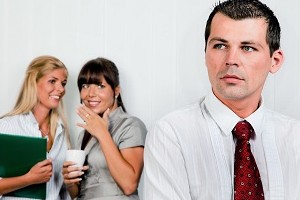 孤独的人遭受异样的眼光，这才是最伤人的孤立